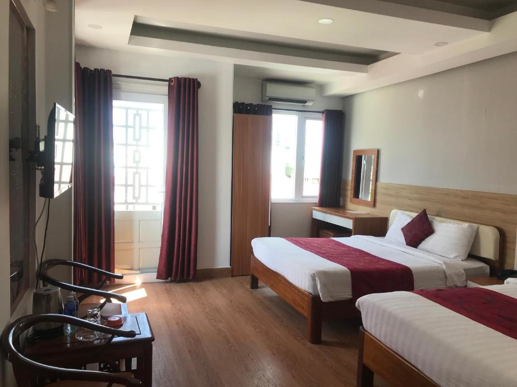 Standard Quadruple room with balcony Hong Thien 1 Hotel