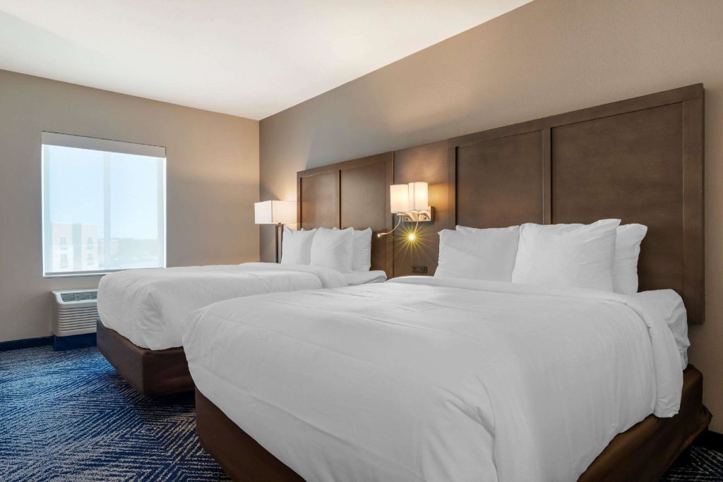Четырёхместный номер Standard Comfort Inn & Suites Balch Springs - SE Dallas