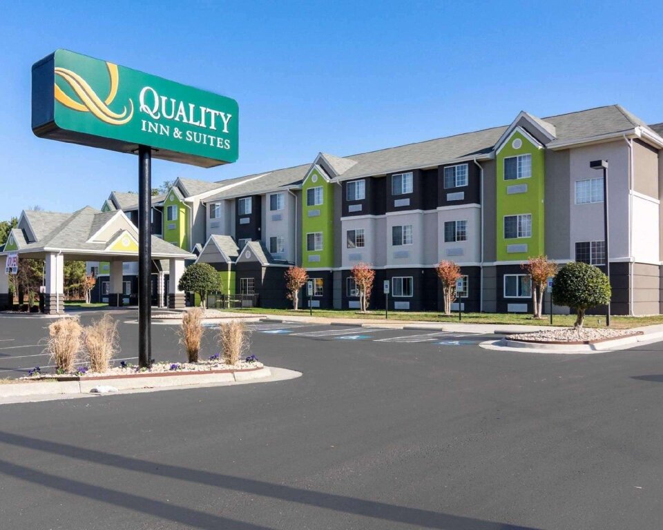 Camera Standard Quality Inn & Suites Ashland near Kings Dominion