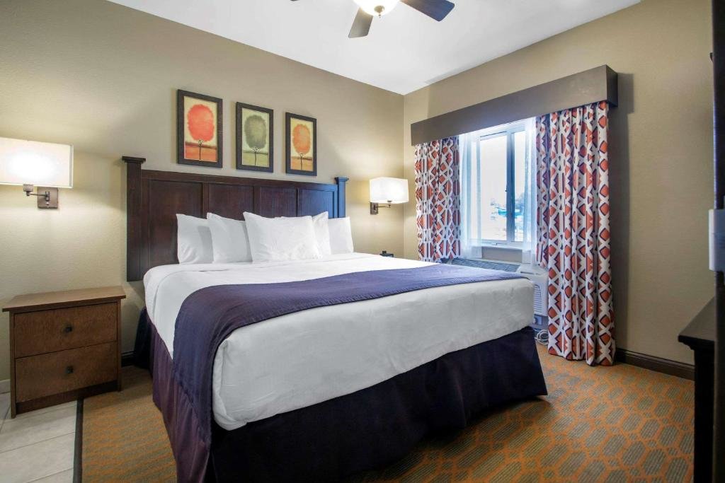 Люкс с 2 комнатами Bluegreen Vacations Odyssey Dells Resort