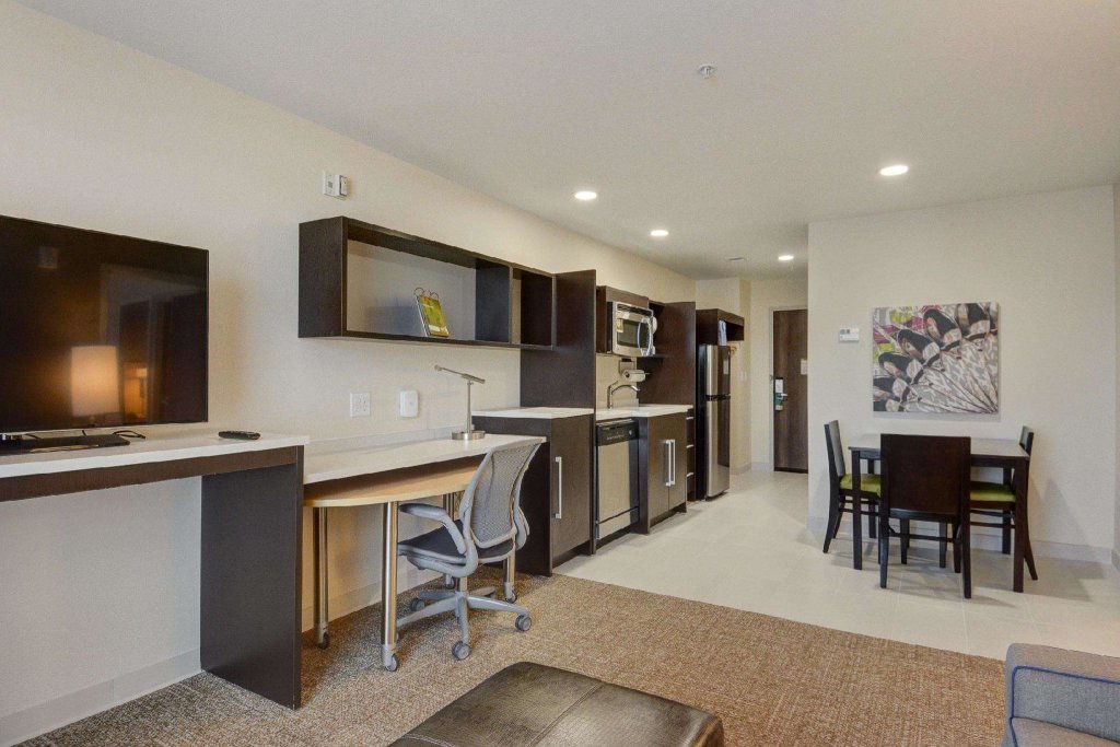 Двухместный люкс c 1 комнатой Home2 Suites by Hilton Irving/DFW Airport North