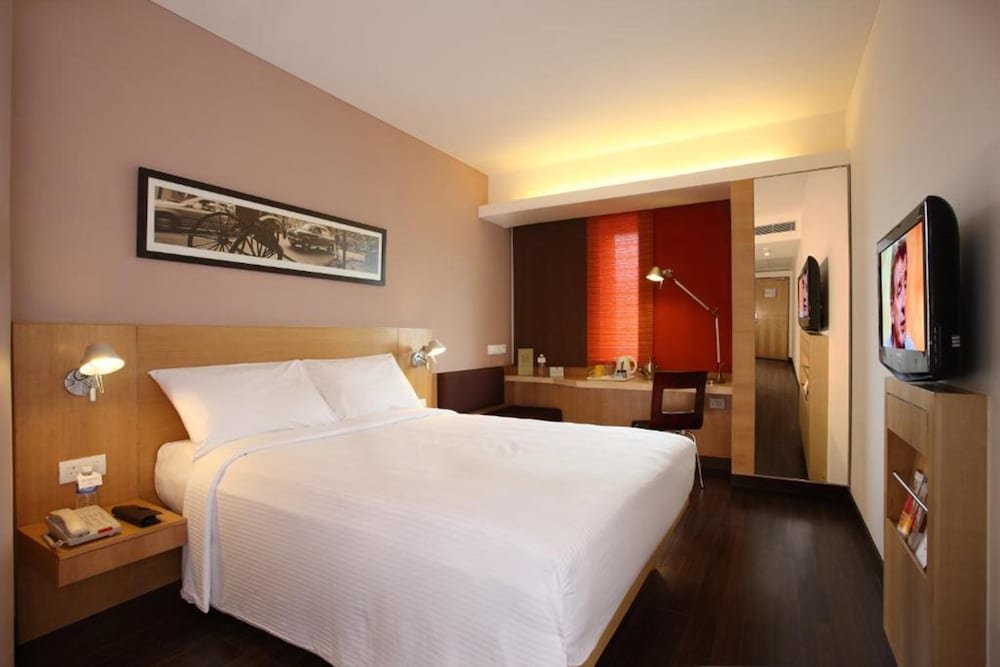 Двухместный номер Premier ibis Gurgaon Golf Course Road Hotel