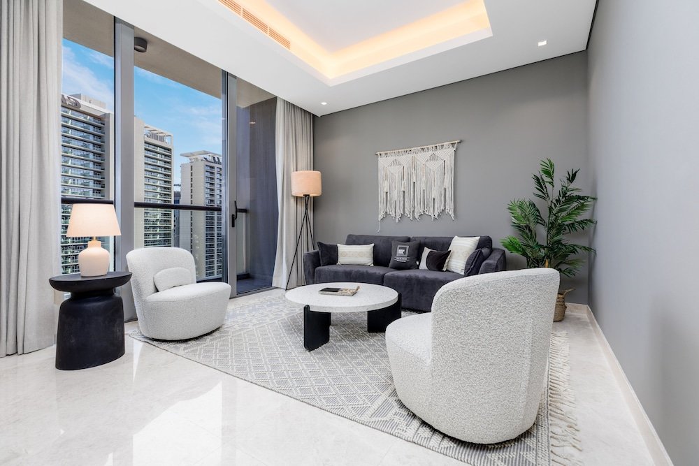 Апартаменты Deluxe Maison Privee - Classy Urban Retreat w/ Amazing Dubai Canal Views