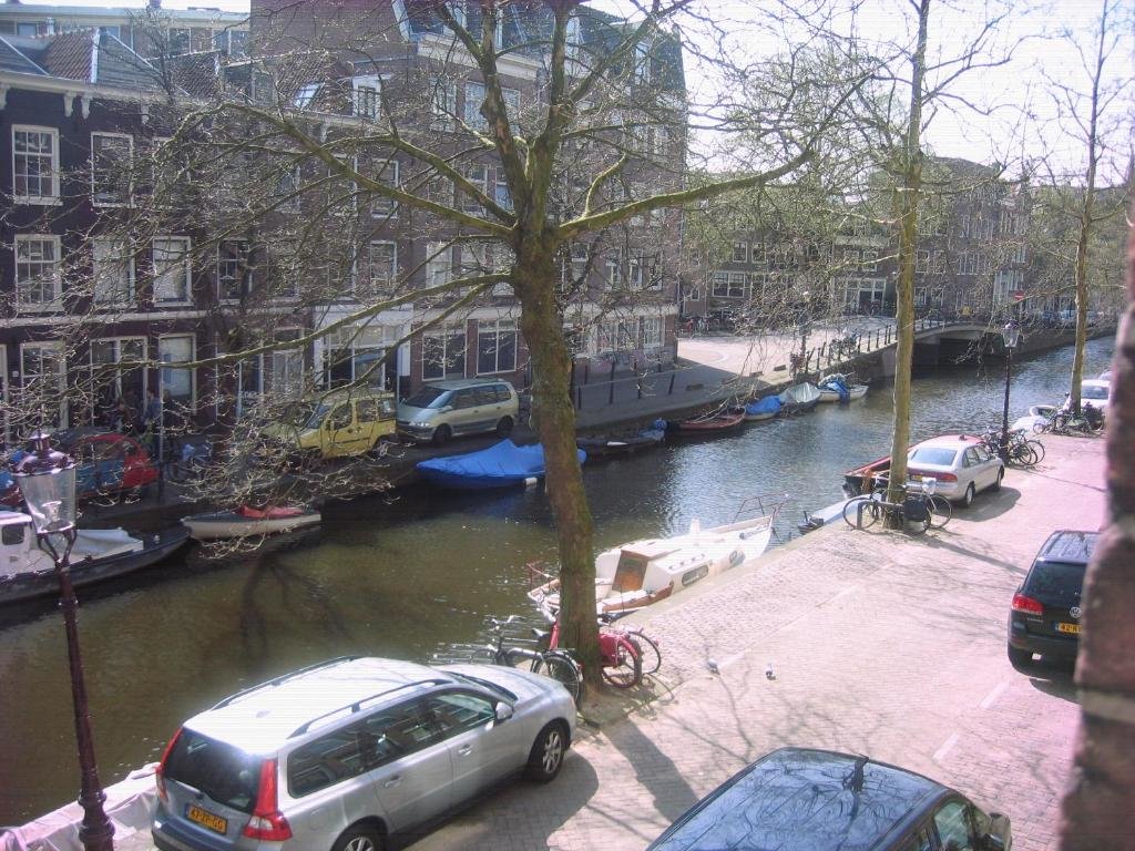 Апартаменты Jordaan Canal View Apartment
