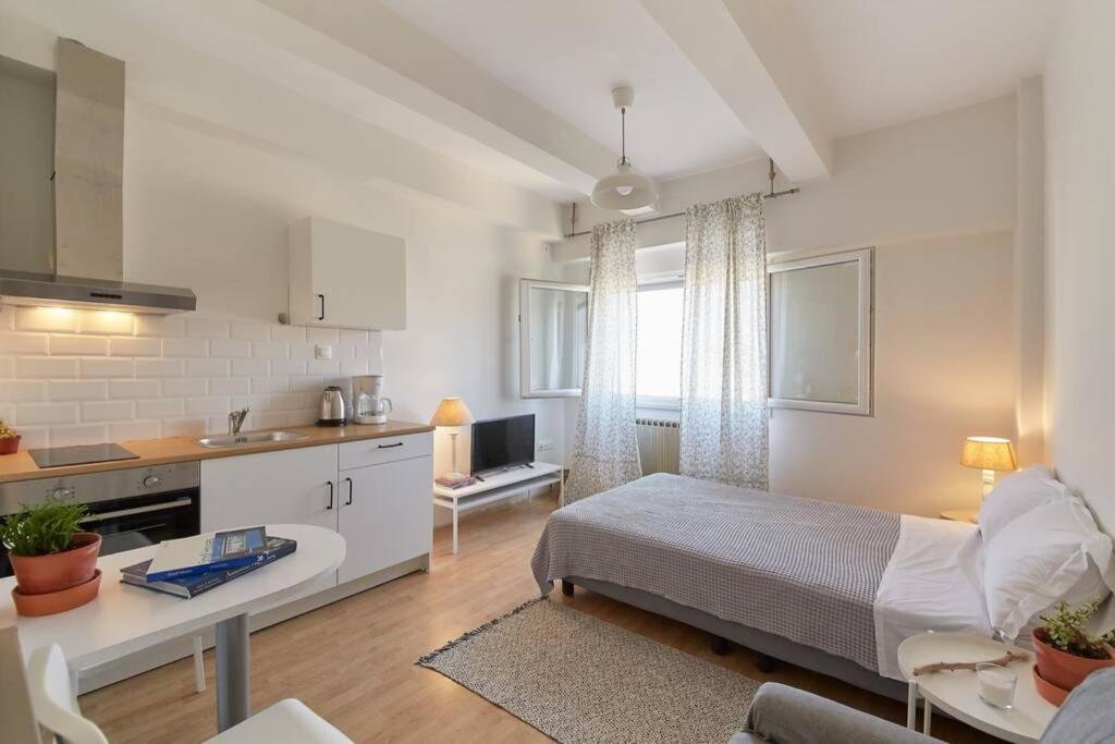 Apartment Bright Lovely Central Studio in Thessaloniki