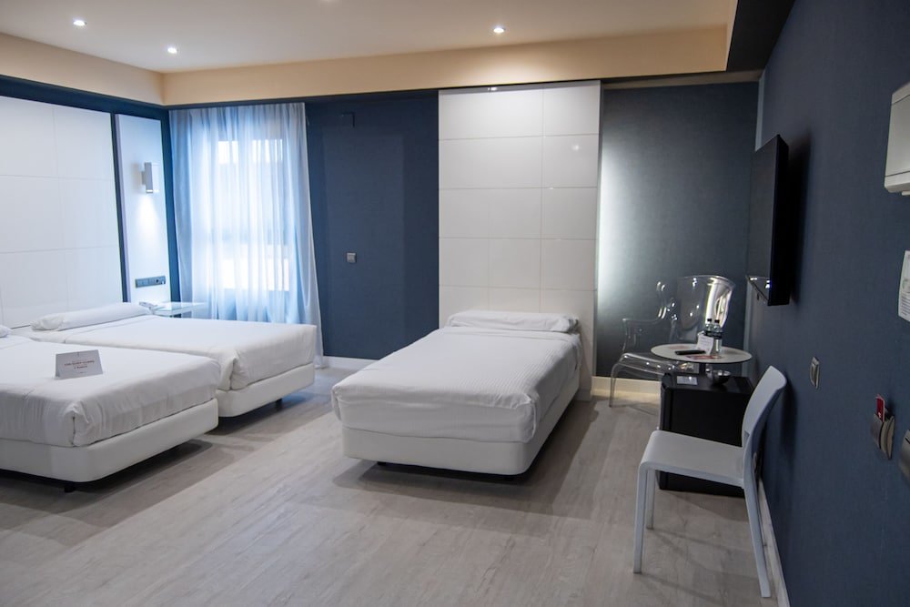 Standard Triple room Hotel Málaga Nostrum Airport