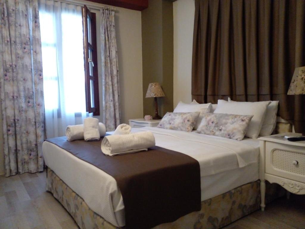 Standard Triple room with pool view Tasquartas Hotel Alacati