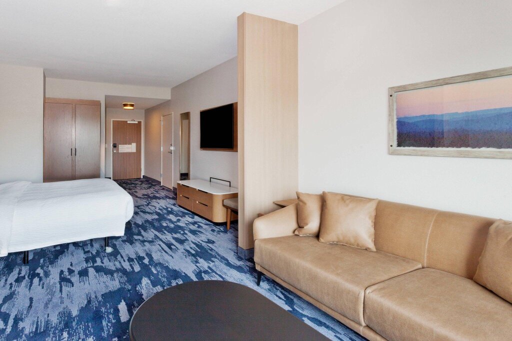 Двухместный люкс Fairfield Inn & Suites by Marriott Birmingham Colonnade