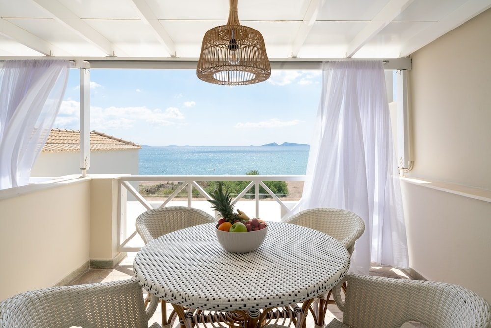 Двухместный номер Standard Мансарда с балконом и с видом на море Grand Bleu Anastazia