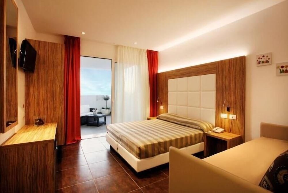 Standard triple chambre avec balcon Hotel Fantasy