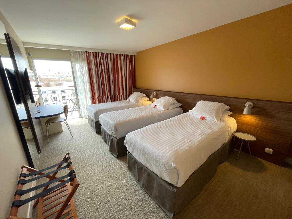 Prestige Triple room Hotel Abrial