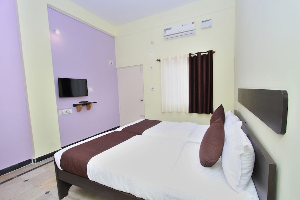 Standard room OYO 9060 Sri Sai Guest Inn