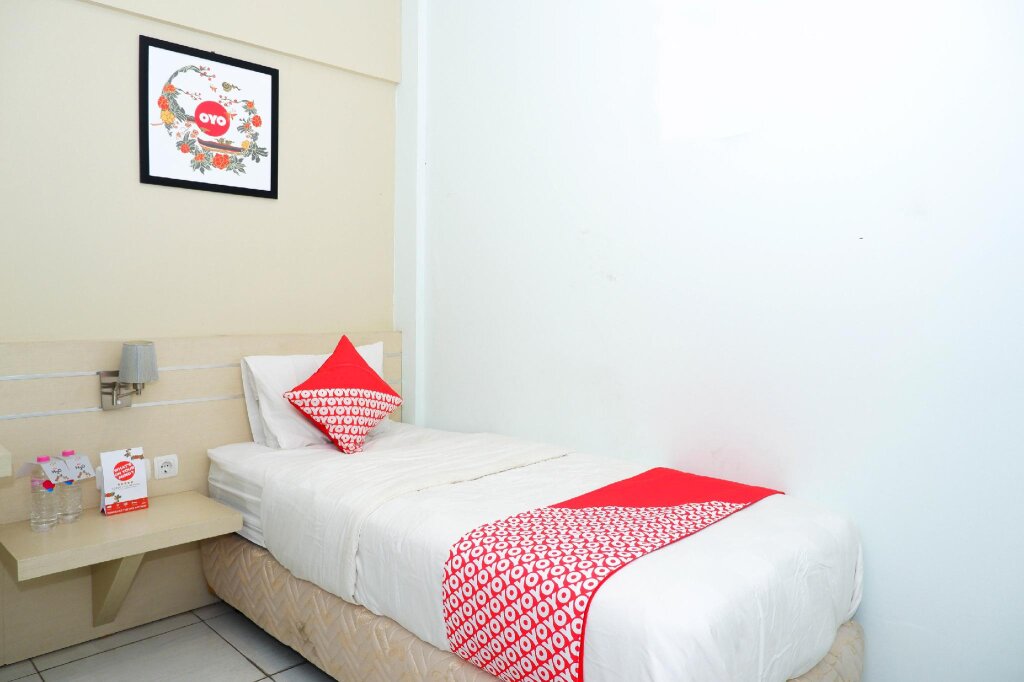 Deluxe Single room Super OYO 389 Sky Guesthouse