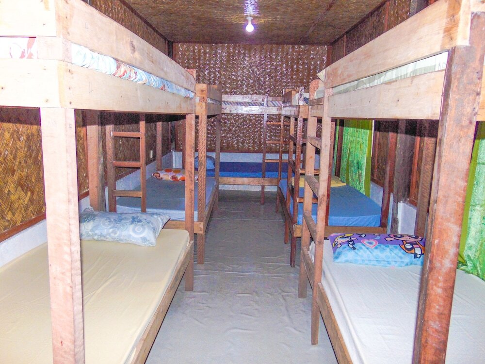Cama en dormitorio compartido Pangulatan Beach Resort - Dormitory