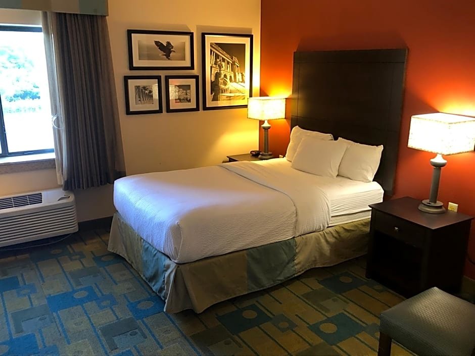 Номер Standard La Quinta Inn & Suites by Wyndham Plattsburgh