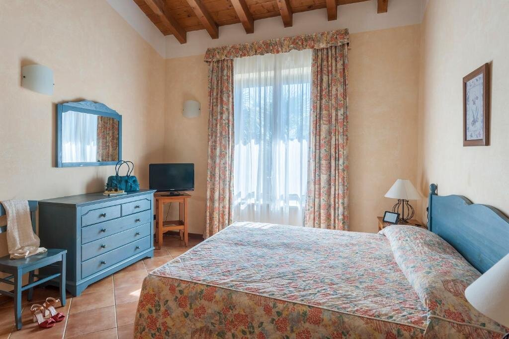 2 Bedrooms Apartment with garden view Castello Belvedere Apartments