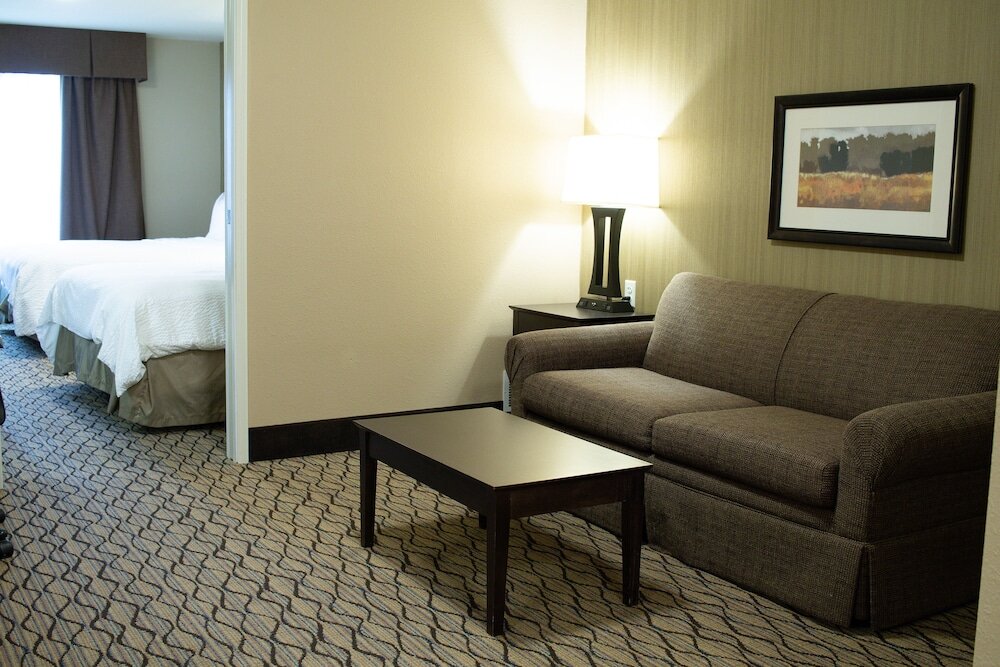 Люкс с 2 комнатами Holiday Inn Express & Suites - Williston, an IHG Hotel