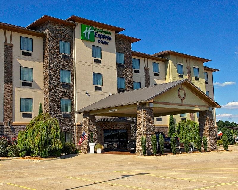 Кровать в общем номере Holiday Inn Express and Suites Heber Springs, an IHG Hotel