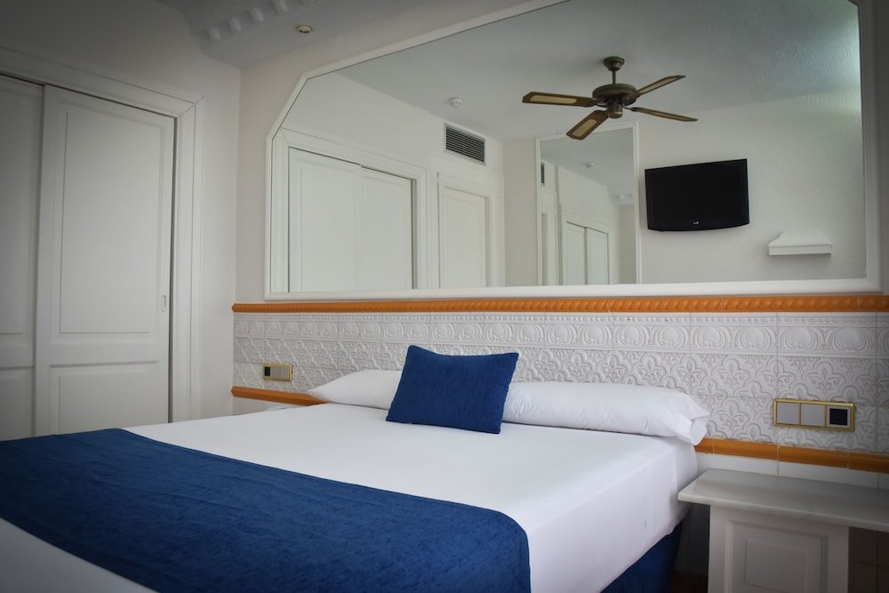 Einzel Zimmer mit Balkon und mit Meerblick Playacapricho Hotel
