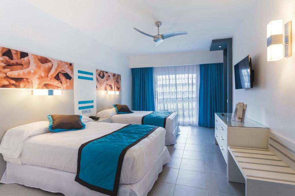 Double room with courtyard view Riu Republica