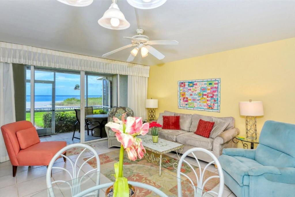 Apartment LaPlaya 103A Time to relax Enjoy the peaceful, private beach just a shells throw from your door