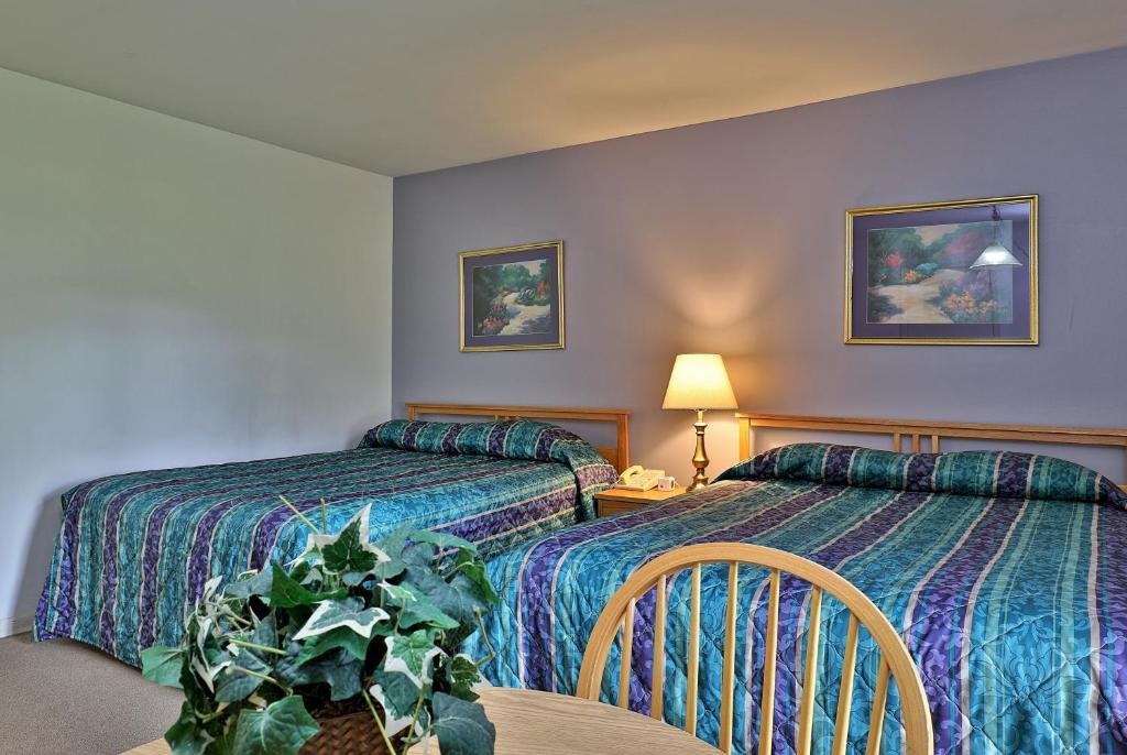 Suite Cedarbrook Hotel Room w/2 doubles 101