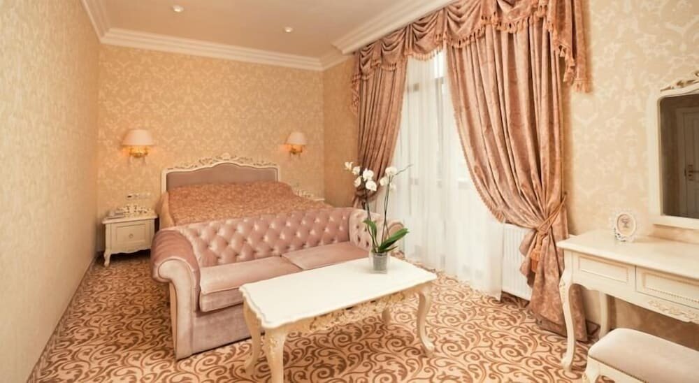 Junior Suite Royal Grand Hotel (Truskavets)
