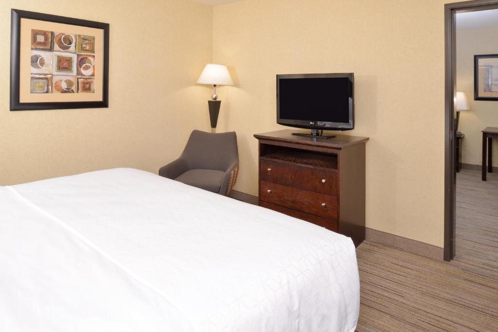 Люкс с 2 комнатами Holiday Inn Express & Suites Nampa - Idaho Center, an IHG Hotel