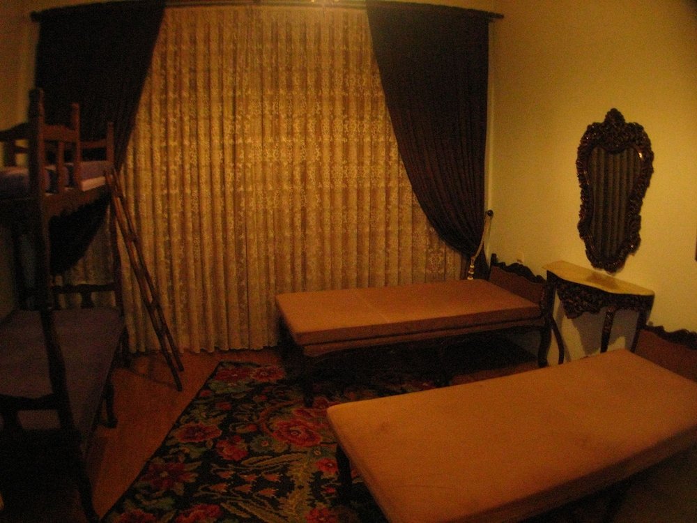 Кровать в общем номере (женский номер) Chambers of the Boheme