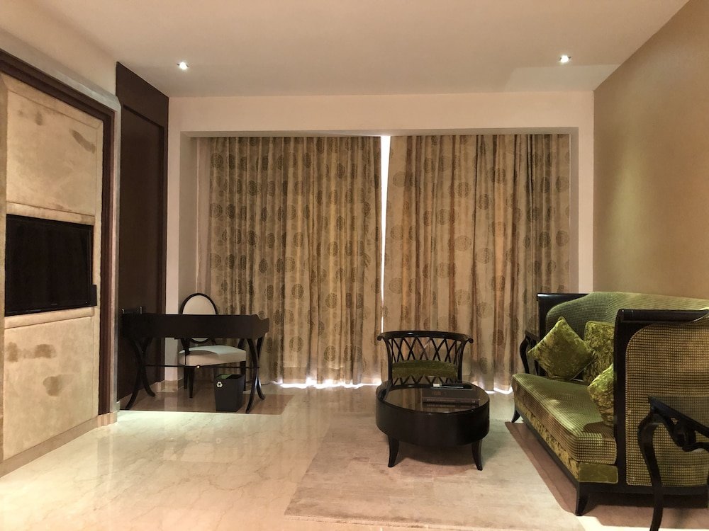 Doppel Suite Le Meridien Jaipur Resort & Spa