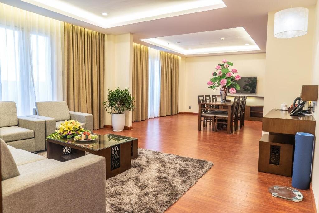 Double Suite with balcony Sai Gon Phu Tho Hotel