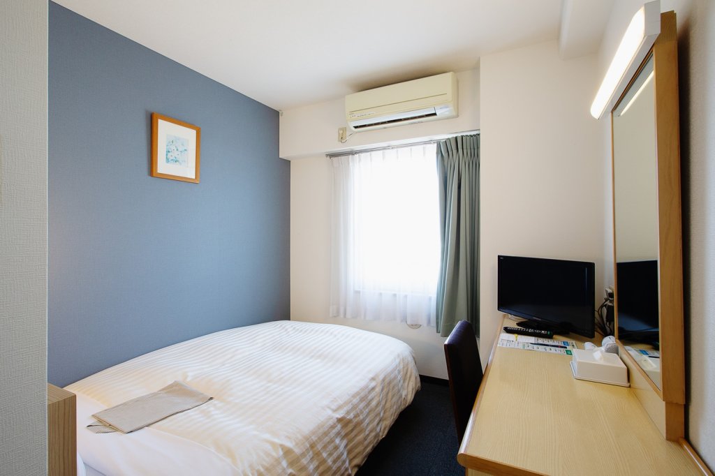 Standard Einzel Zimmer Super Hotel Matsuyama
