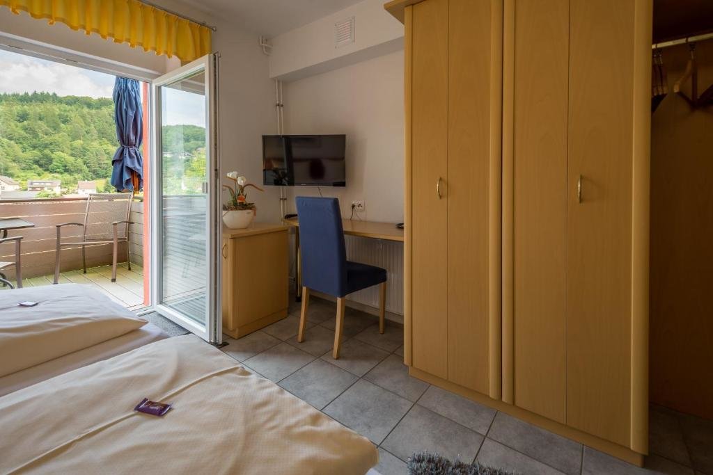 Standard Double room with balcony Pension Margarethe