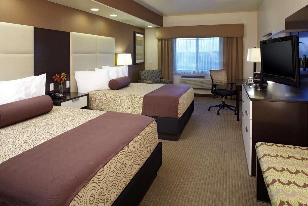 Deluxe room Best Western Plus Lackland Hotel and Suites