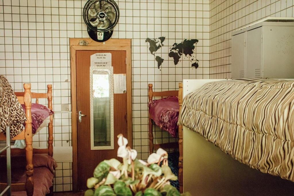 Кровать в общем номере (женский номер) HOSTEL BARRA BAR