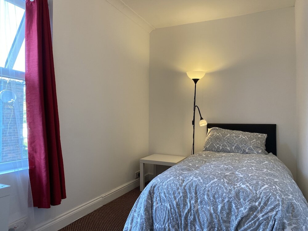 Номер Economy Shirley House 1, Guest House, Self Catering, Self Check in with smart locks, use of Fully Equipped Kitchen, Walking Distance to Southampton Central, Excellent Transport Links, Ideal for Longer Stays