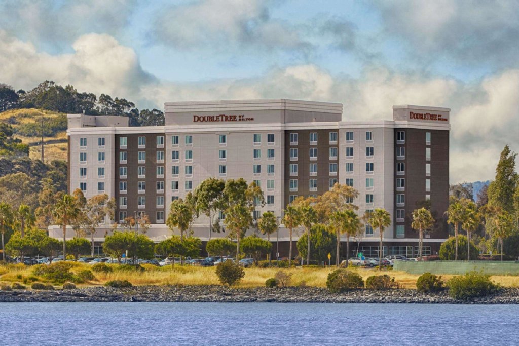 Номер Standard DoubleTree by Hilton San Francisco Airport North Bayfront