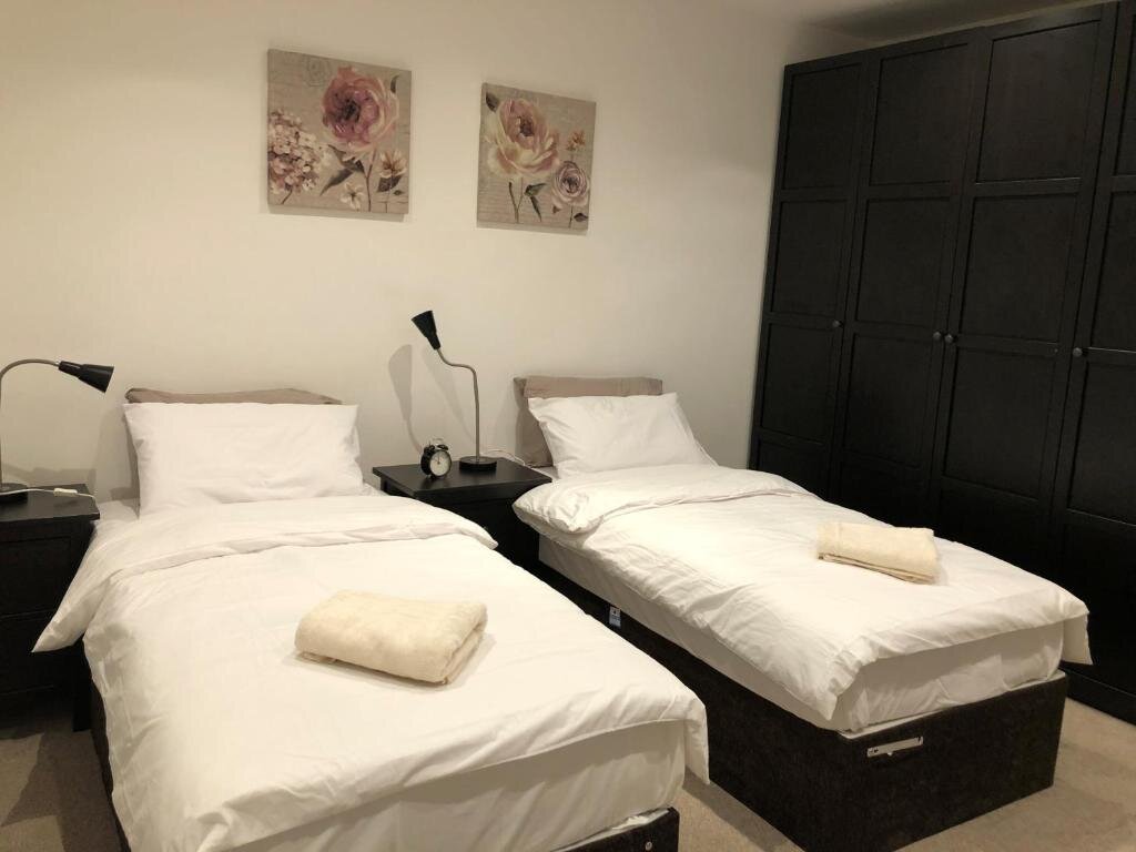 Apartment 2 Schlafzimmer FW Haute Apartments at Ealing, 2 Bedroom and 1 Bathroom Apartment, King or Twin beds with FREE WIFI and PARKING