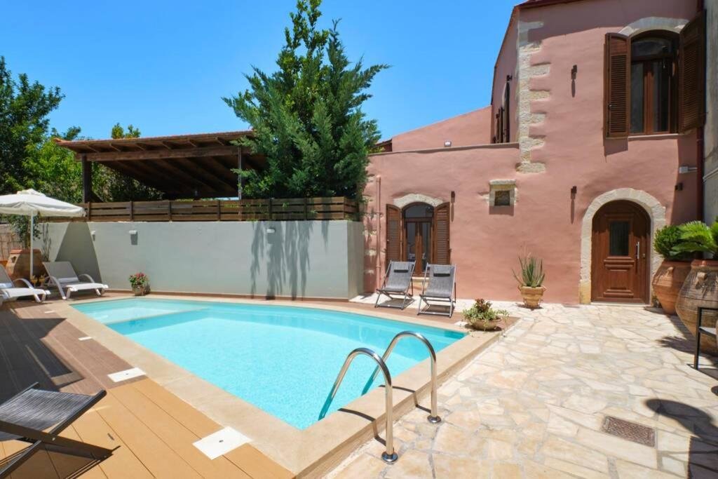 Villa Stone Villa with swimming pool-BBQ