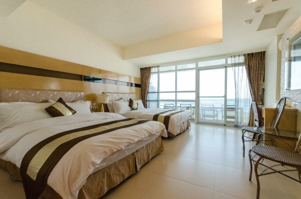 Standard quadruple chambre avec balcon et Vue mer Yake Homestay