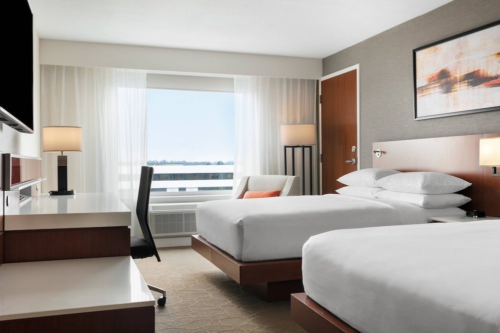 Standard quadruple chambre Delta Hotels by Marriott Indianapolis Airport