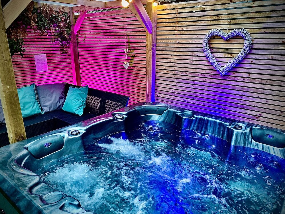 Hütte Clifton Luxury Hot Tub House in Blackpool