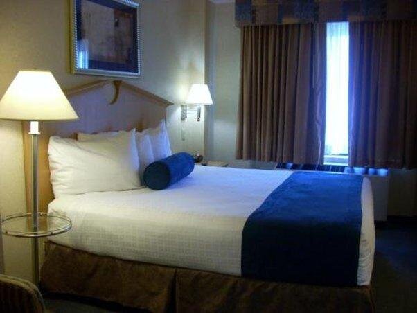 Кровать в общем номере Marco LaGuardia Hotel & Suites