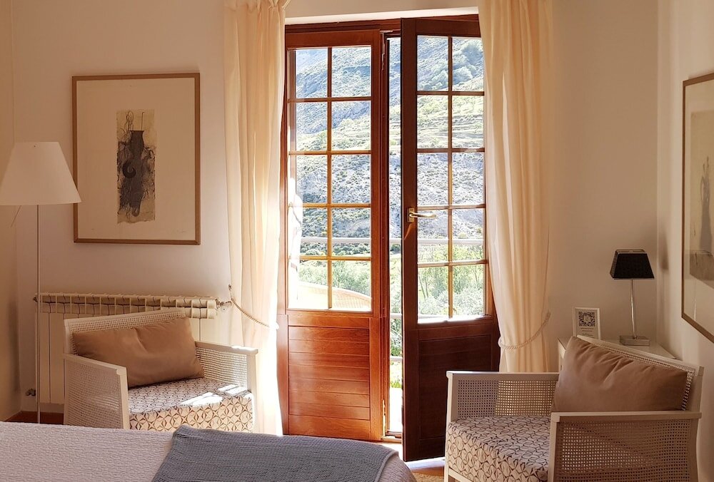 Двухместный номер Comfort с балконом и с видом на горы La Almunia del Valle