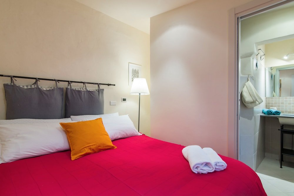1 Bedroom Apartment with balcony Bologna Rainbow Apartment