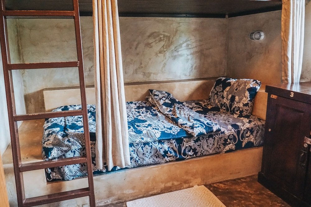 Кровать в общем номере (женский номер) Jikko Harem