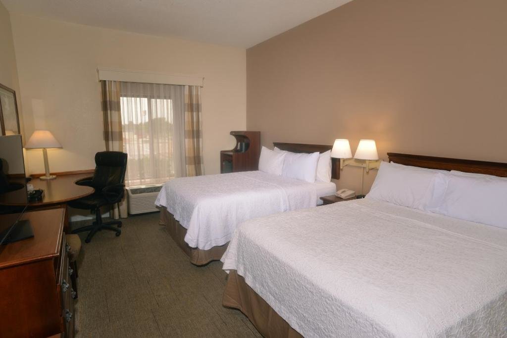 Standard Double room Hampton Inn & Suites Springfield, MO