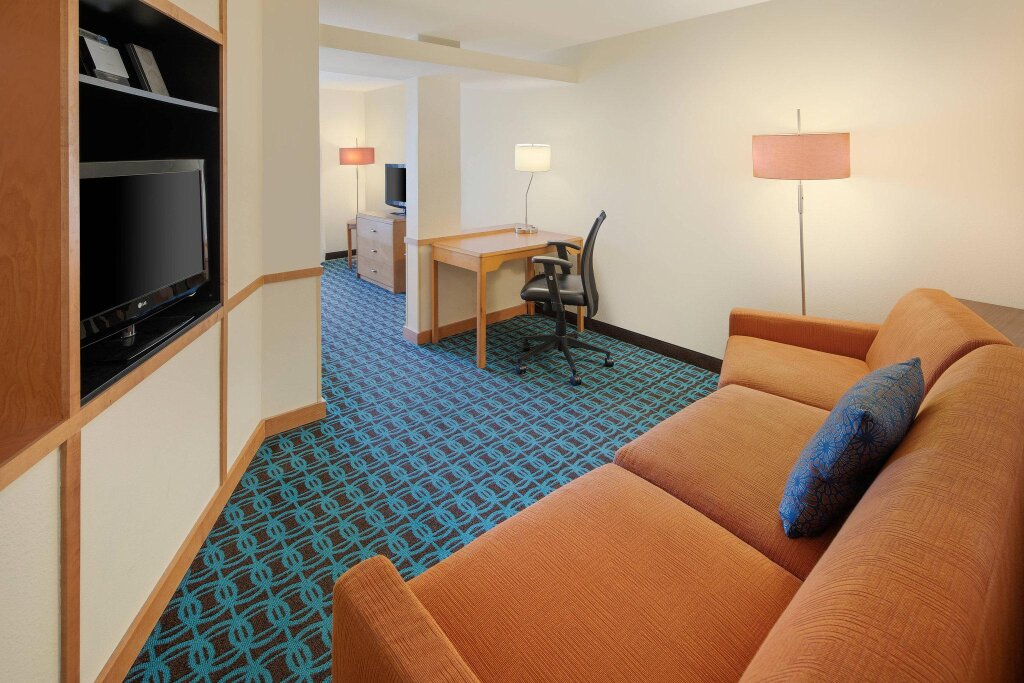 Люкс Fairfield Inn and Suites by Marriott Indianapolis Airport