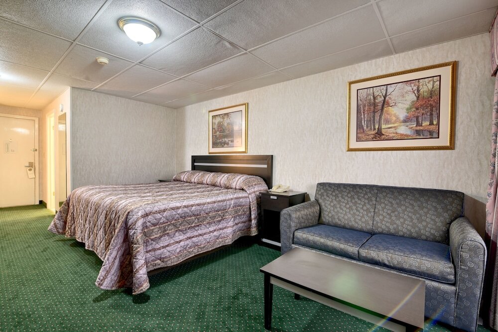 Двухместный номер Standard с балконом Roosevelt Inn & Suites Saratoga Springs