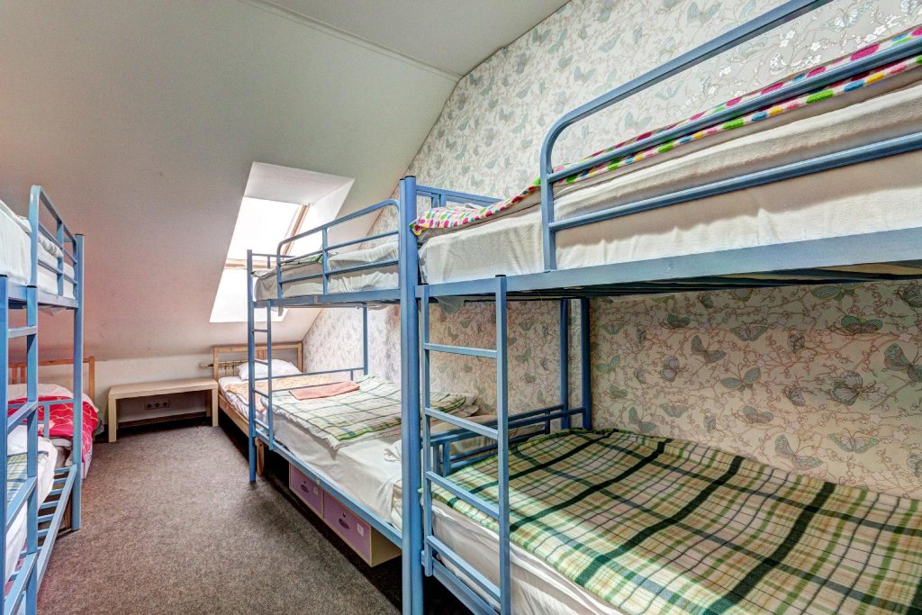 Кровать в общем номере (женский номер) Hostel Krysha Mira